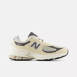 Zapatilla Junior  New Balance 2002  Beige