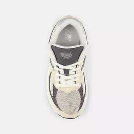 Zapatilla Junior  New Balance 2002  Beige