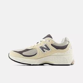 Zapatilla Junior  New Balance 2002  Beige