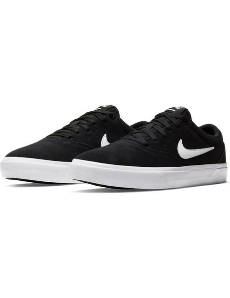 Rebajas en Nike: así son las zapatillas negras SB Charge Suede